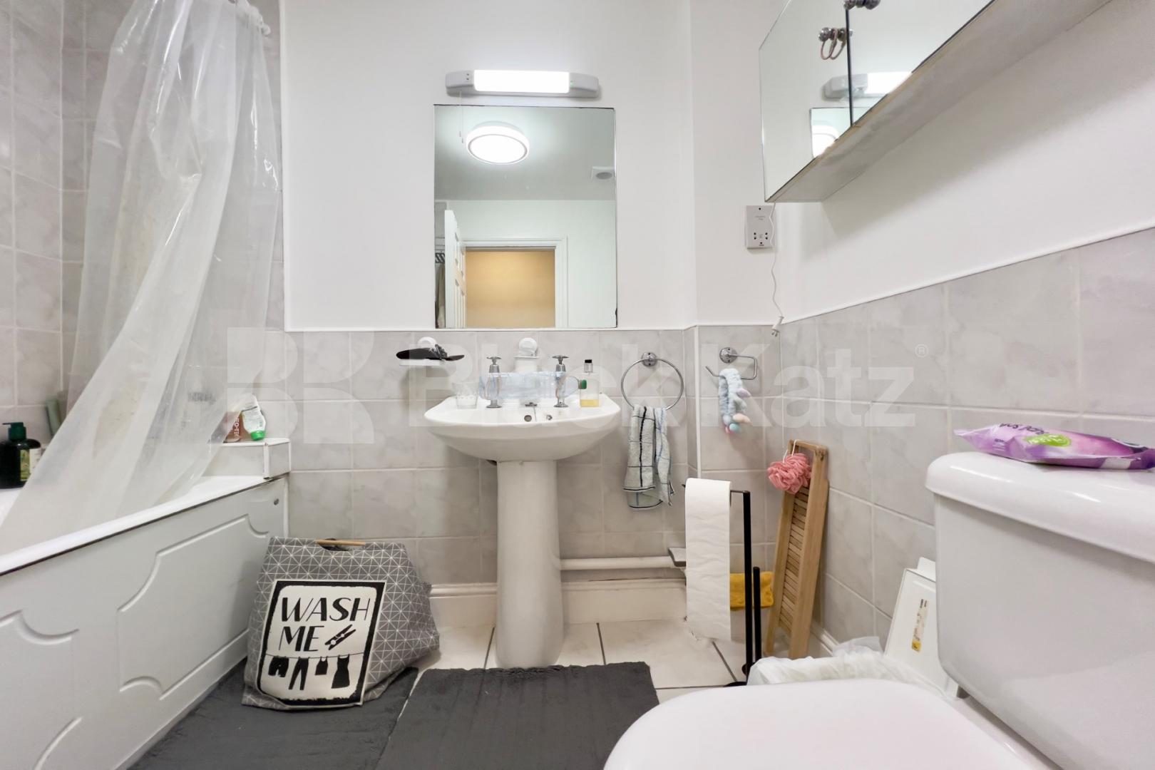 Unique, spacious one bedroom flat in the heart of Pimlico Tachbrook Street, Pimlico